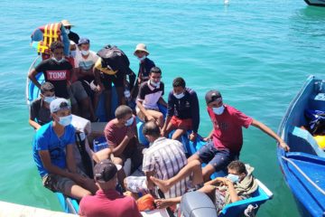 Lampedusa. 11 sbarchi tra ieri sera e oggi. Migrante partorisce bimba sull’isola.  