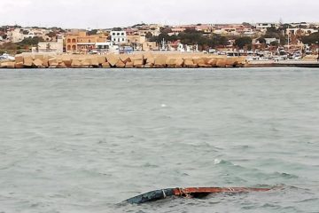 Lampedusa. Rimossi barconi affondati e ripuliti i fondali del porto 