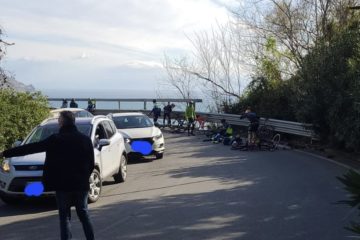 Taormina. Ciclisti travolti da auto, uno è grave in ospedale 
