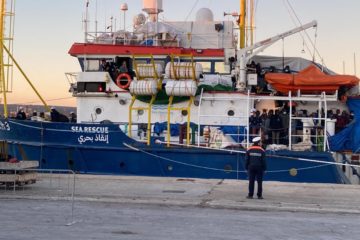 Lampedusa.104 Migranti trasferiti a Porto Empedocle. Morti in un naufragio 19 migranti, altri 211 salvati dalla Sea Watch 3 