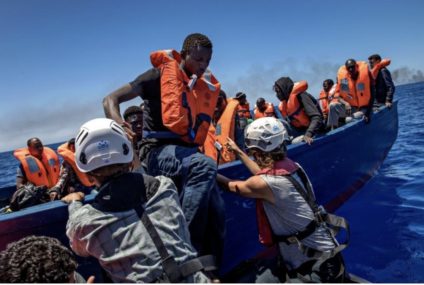 Migranti: 450 a Pozzallo, a  Lampedusa, altro sbarco nella notte, oltre mille migranti nell’hotspot 
