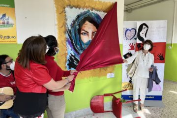 Caltanissetta, inaugurato al Mottura un murales contro la violenza di genere. Realizzato dagli studenti con i progetti Pon