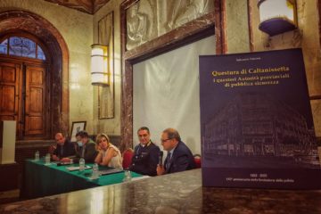 Presentato il libro del sostituto commissario Salvatore Falzone sulla storia della polizia a Caltanissetta. 