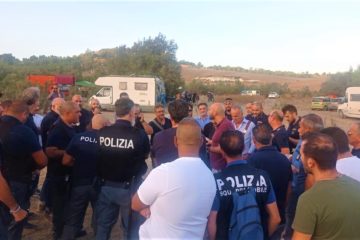 Rave party nelle campagne di Mazzarino: intercettato e sgomberato dalla polizia 