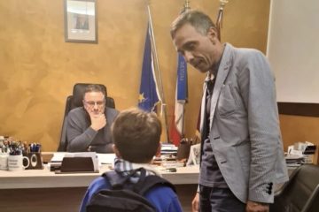 Caltanissetta, “Grazie Polizia”: bimbo di sei anni coinvolto in un incidente stradale ringrazia gli agenti
