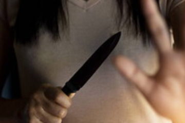 “Dammi i soldi o ti ammazzo”: si arma di coltello e ferisce la madre: denunciata 32enne di Canicattì 