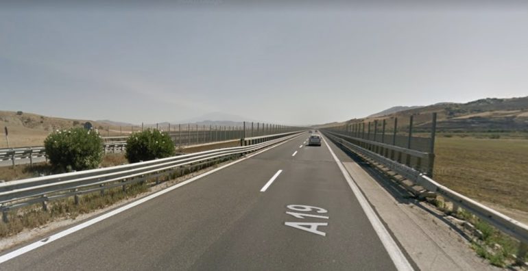 A19 Palermo – Catania, mezzo pesante in avaria: a Enna chiusa temporaneamente al traffico  