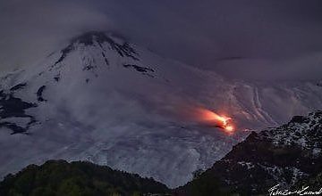 Etna, colata di lava da una nuova bocca del cratere di Sud Est
