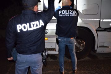 Caltanissetta, operazione “mare aperto”: 18 arresti per favoreggiamento dell’immigrazione clandestina