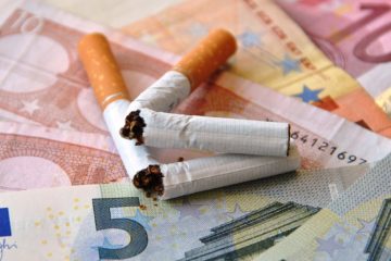 Sigarette, scatta l’aumento dal 1° gennaio 2023: ecco quanto sale il prezzo