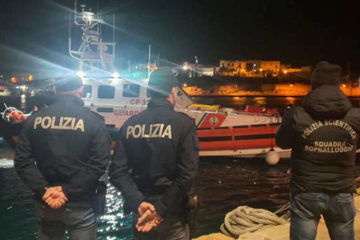 Tragedia di Lampedusa, neonato caduto in mare era vivo