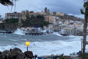 Maltempo, stanziati 340.000 euro per i pontili di Lipari danneggiati dalle mareggiate degli ultimi giorni