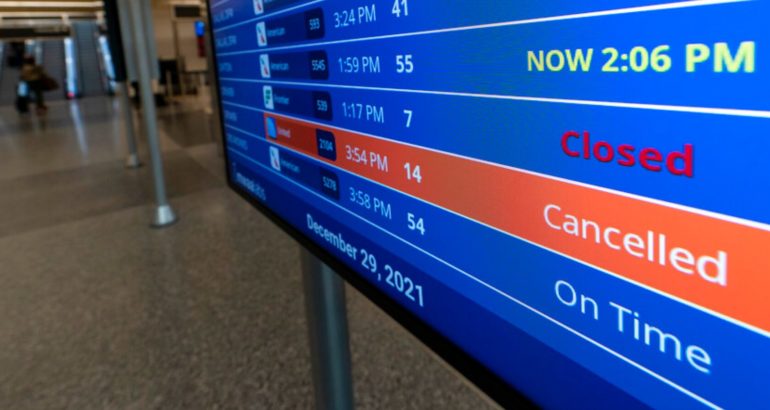 Caos voli e vacanze a rischio, ecco come tutelarsi in caso di cancellazioni