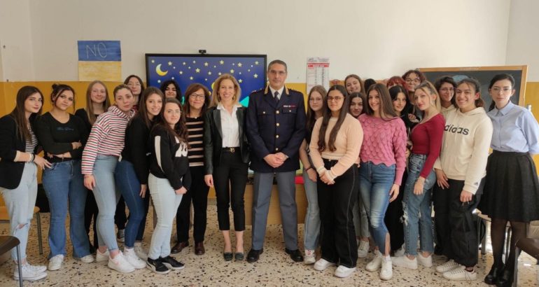 Caltanissetta, Polizia incontra gli studenti del Liceo “Manzoni – Juvara”