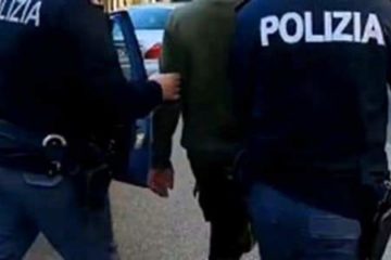 Caltanissetta, nel corso di un controllo si scaglia contro gli agenti: arrestato 30enne