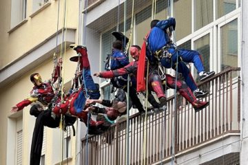 Caltanissetta, Supereroi giù dal tetto dell’ospedale Sant’Elia 