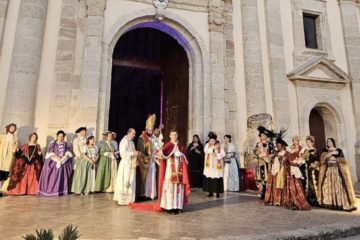 San Cataldo, grande successo per il corteo storico organizzato dalla “Diamond Event”: 100 il numero dei figuranti