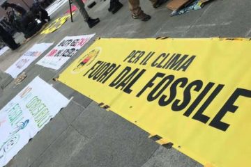 Fuori dal fossile: la mobilitazione arriva in Sicilia con un concerto-evento nella località simbolo di Gela