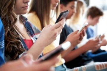 Cresce la dipendenza dagli smartphone. Albano: “La nomofobia è nuova emergenza tra i più giovani”