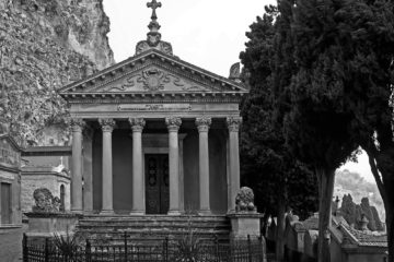 Caltanissetta, a Palazzo Moncada la mostra “POLVERE – Un viaggio sentimentale nei Cimiteri Monumentali d’Italia”